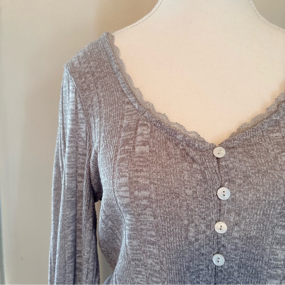 Light Gray Long Sleeve Button-Front Ribbed Tee - Picture 2 of 4